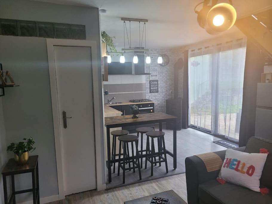 Petite Maison Cosy En Duplex Eguelshardt Esterno foto